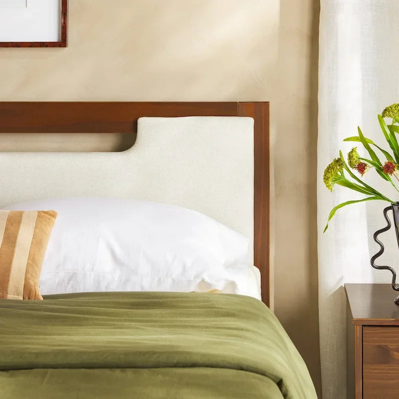 Úložná plošinová postel z masivu ve stylu Mid-Century Modern