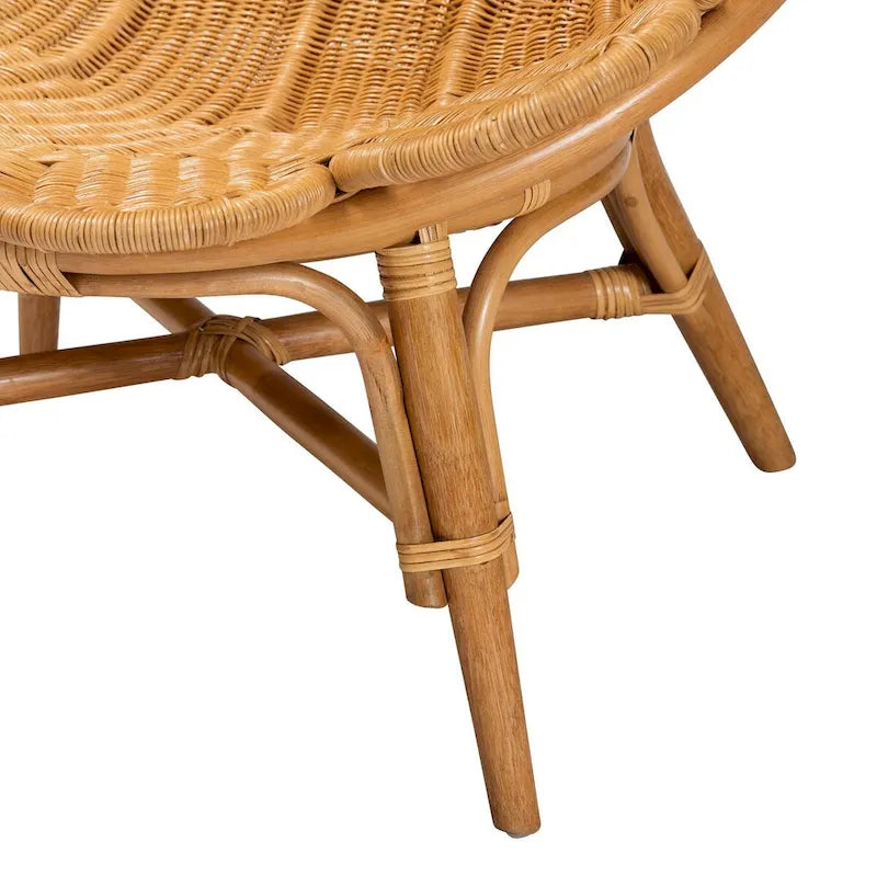 Boho medové ratanové křeslo s květinovým akcentem